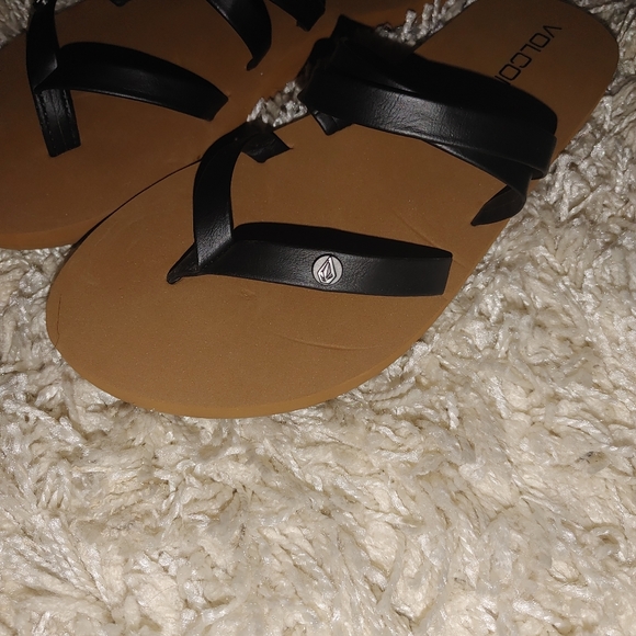 Volcom strappy sandals size 5 youth - Picture 1 of 6